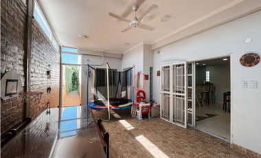 VENTA HERMOSA CASA 3/4 DORMITORIOS