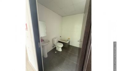 Se Alquila Local en Vía España