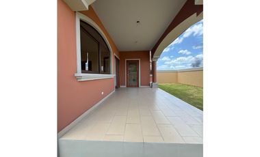 VENTA DE CASA EN ESQUINA EL DORAL - MODELO MIRANDA 351M2 JP