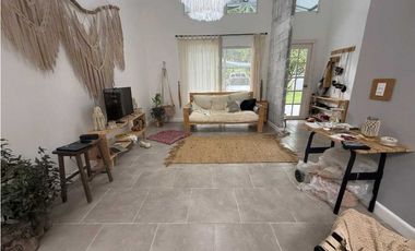 VENTA DE CASA EN DOLEGA EN DOS RIOS 3R CERCADA