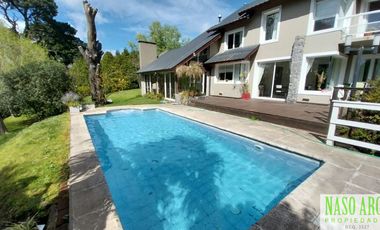 Casa de categoría en venta en Sierra de los Padres. Gas natural. Losa radiante