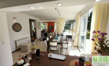 Casa de categoría en venta en Sierra de los Padres. Gas natural. Losa radiante