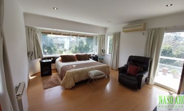 Casa de categoría en venta en Sierra de los Padres. Gas natural. Losa radiante