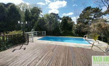 Casa de categoría en venta en Sierra de los Padres. Gas natural. Losa radiante