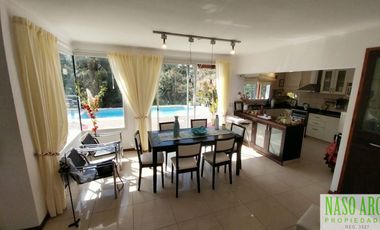 Casa de categoría en venta en Sierra de los Padres. Gas natural. Losa radiante