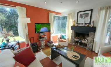 Casa de categoría en venta en Sierra de los Padres. Gas natural. Losa radiante