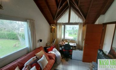 Casa de categoría en venta en Sierra de los Padres. Gas natural. Losa radiante