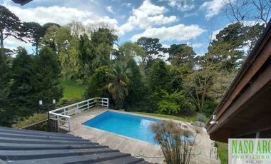 Casa de categoría en venta en Sierra de los Padres. Gas natural. Losa radiante