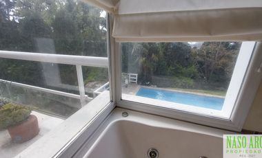 Casa de categoría en venta en Sierra de los Padres. Gas natural. Losa radiante