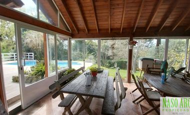 Casa de categoría en venta en Sierra de los Padres. Gas natural. Losa radiante