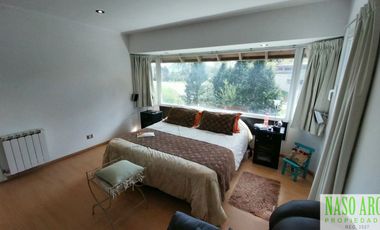 Casa de categoría en venta en Sierra de los Padres. Gas natural. Losa radiante