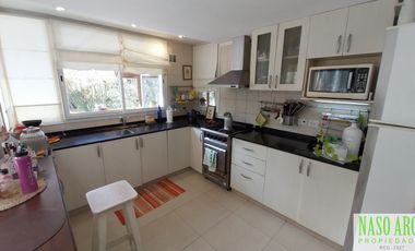 Casa de categoría en venta en Sierra de los Padres. Gas natural. Losa radiante