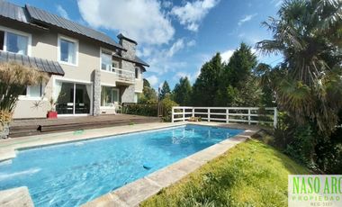 Casa de categoría en venta en Sierra de los Padres. Gas natural. Losa radiante