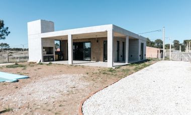 Casa en venta c/ cochera en Balneario Pehuen Co