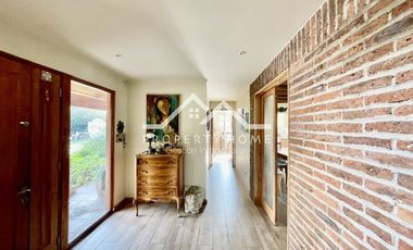 VENTA CASA PARCELA CHICUREO CENTRO 5DORM+SERV