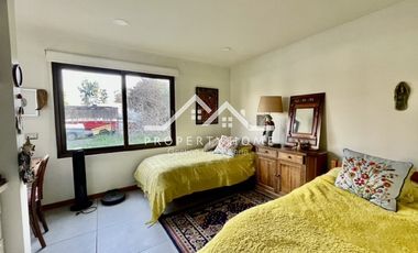 VENTA CASA PARCELA CHICUREO CENTRO 5DORM+SERV