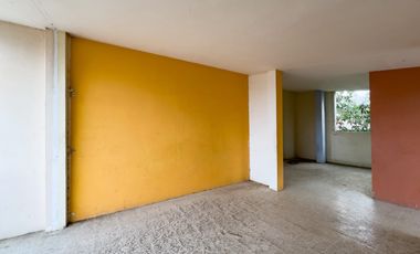 Oportunidad Residencial en Montecristi: Vivienda Bifamiliar con Potencial de Desarrollo