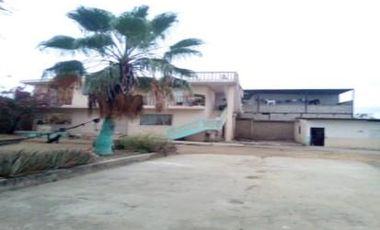 Oportunidad Residencial en Montecristi: Vivienda Bifamiliar con Potencial de Desarrollo