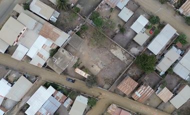 Oportunidad Residencial en Montecristi: Vivienda Bifamiliar con Potencial de Desarrollo