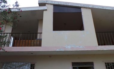 Oportunidad Residencial en Montecristi: Vivienda Bifamiliar con Potencial de Desarrollo