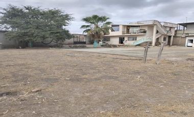 Oportunidad Residencial en Montecristi: Vivienda Bifamiliar con Potencial de Desarrollo