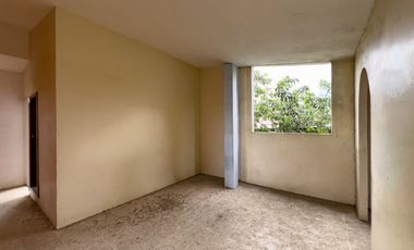 Oportunidad Residencial en Montecristi: Vivienda Bifamiliar con Potencial de Desarrollo