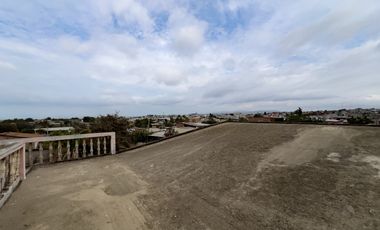 Oportunidad Residencial en Montecristi: Vivienda Bifamiliar con Potencial de Desarrollo