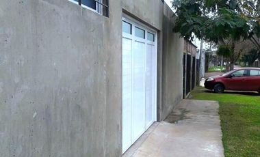 Casa en venta - 2 Dormitorios 1 Baño - Cochera - 182Mts2 - Santa Fe de La Vera Cruz