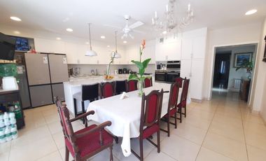 VENTA DE CASA CON PILETA EN BECCAR