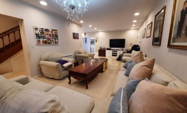 VENTA DE CASA CON PILETA EN BECCAR