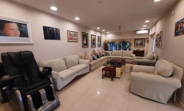 VENTA DE CASA CON PILETA EN BECCAR