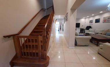 VENTA DE CASA CON PILETA EN BECCAR