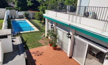 VENTA DE CASA CON PILETA EN BECCAR