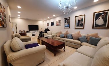 VENTA DE CASA CON PILETA EN BECCAR