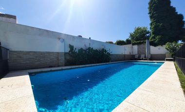 VENTA DE CASA CON PILETA EN BECCAR