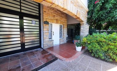 VENTA DE CASA CON PILETA EN BECCAR