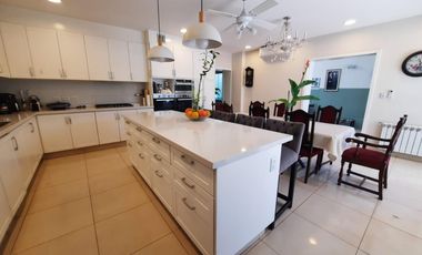 VENTA DE CASA CON PILETA EN BECCAR