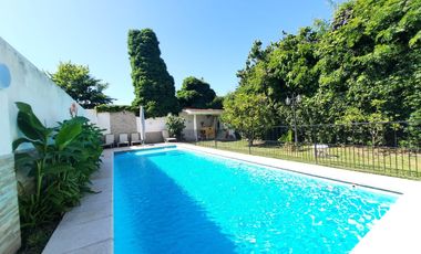 VENTA DE CASA CON PILETA EN BECCAR