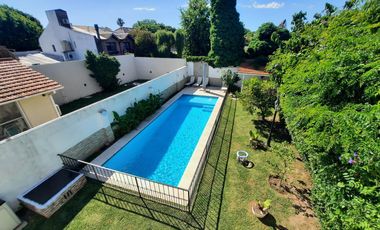 VENTA DE CASA CON PILETA EN BECCAR