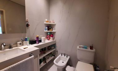 VENTA DE CASA CON PILETA EN BECCAR