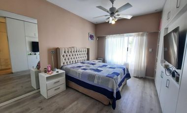 VENTA DE CASA CON PILETA EN BECCAR