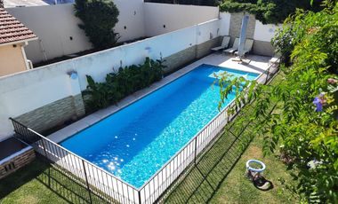 VENTA DE CASA CON PILETA EN BECCAR