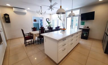 VENTA DE CASA CON PILETA EN BECCAR