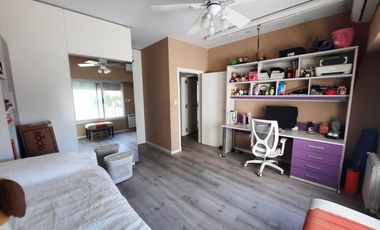 VENTA DE CASA CON PILETA EN BECCAR