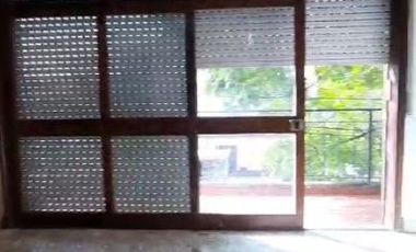 Casa en venta - 2 Dormitorios 1 Baño - 156Mts2 - Quilmes