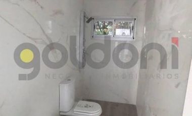 Excelente Propiedad de Moderno Diseño en 2 Plantas con Piscina