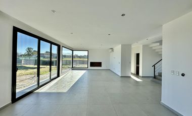 Casa en  venta y alquiler La Providencia Canning