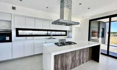 Casa en  venta y alquiler La Providencia Canning