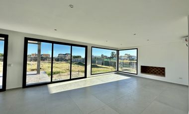 Casa en  venta y alquiler La Providencia Canning