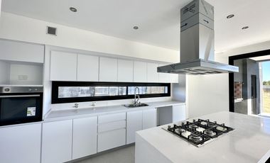 Casa en  venta y alquiler La Providencia Canning